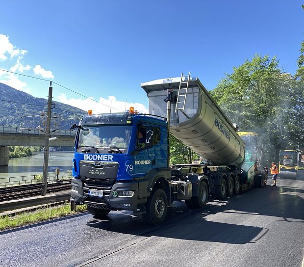 Land Tirol: Belagsarbeiten auf Landesstraßen B und L im Jahr 2024